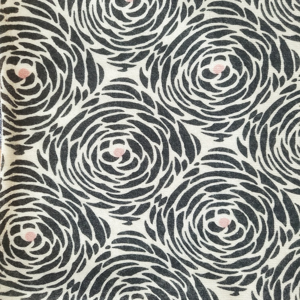 Silk/ Cashmere Black and Cream Floral Tank Top - Picture 4 of 5